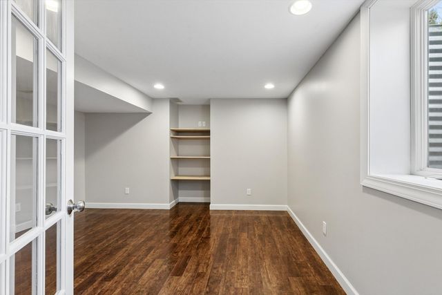 5160 Charter Oaks Drive, Bettendorf, IA 52722