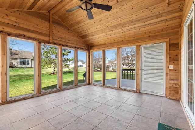 5160 Charter Oaks Drive, Bettendorf, IA 52722