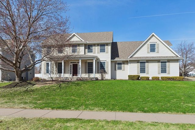 5160 Charter Oaks Drive, Bettendorf, IA 52722