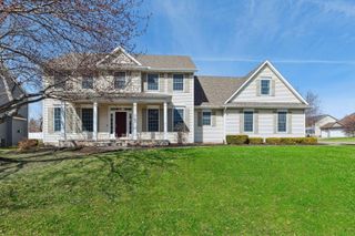 5160 Charter Oaks Drive, Bettendorf, IA 52722