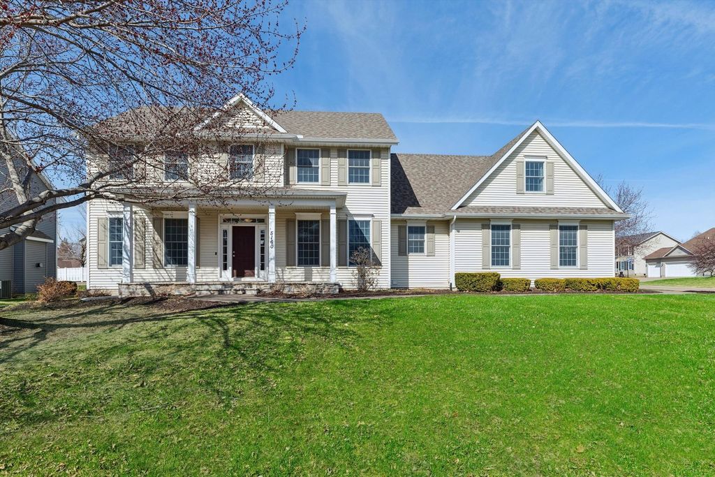 5160 Charter Oaks Drive, Bettendorf, IA 52722