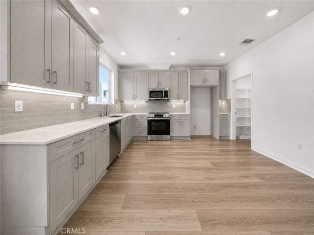 9425 N Sepulveda Boulevard 2, North Hills, CA 91343