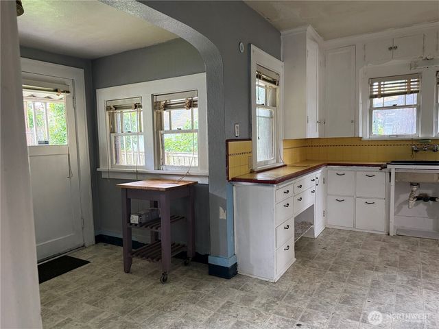 6129 S Park Avenue, Tacoma, WA 98408