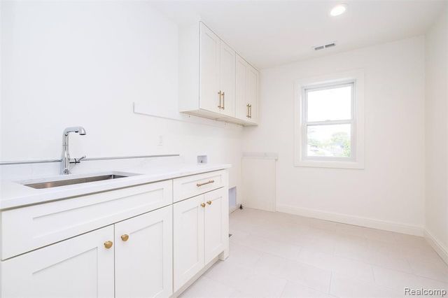 3800 Linwood Avenue, Royal Oak, MI 48073
