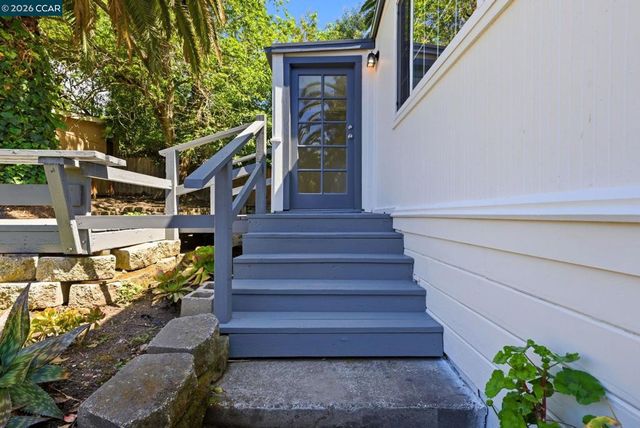 4632 Steele Street, Oakland, CA 94619