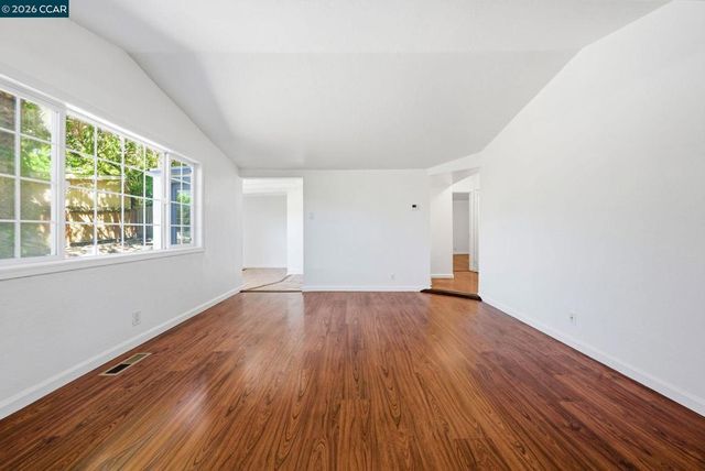 4632 Steele Street, Oakland, CA 94619
