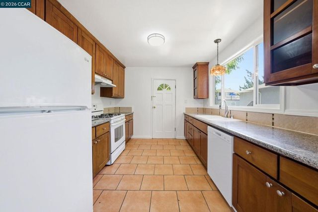 4632 Steele Street, Oakland, CA 94619