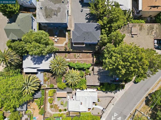 4632 Steele Street, Oakland, CA 94619
