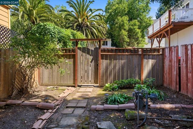 4632 Steele Street, Oakland, CA 94619