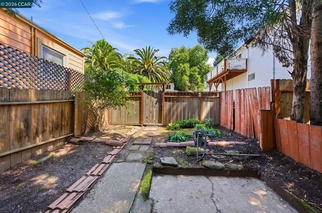 4632 Steele Street, Oakland, CA 94619