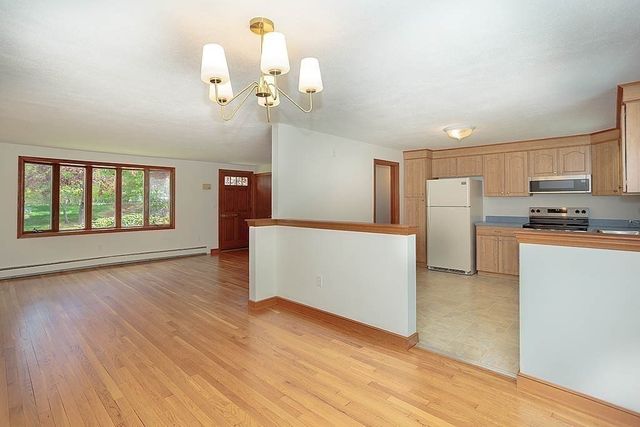 10 Brentwood Drive, Reading, MA 01867