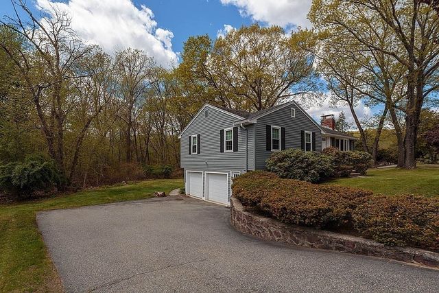 10 Brentwood Drive, Reading, MA 01867