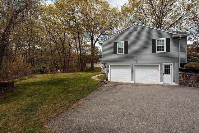 10 Brentwood Drive, Reading, MA 01867