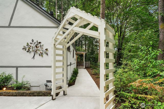 22651 SE 56th Street, Issaquah, WA 98029