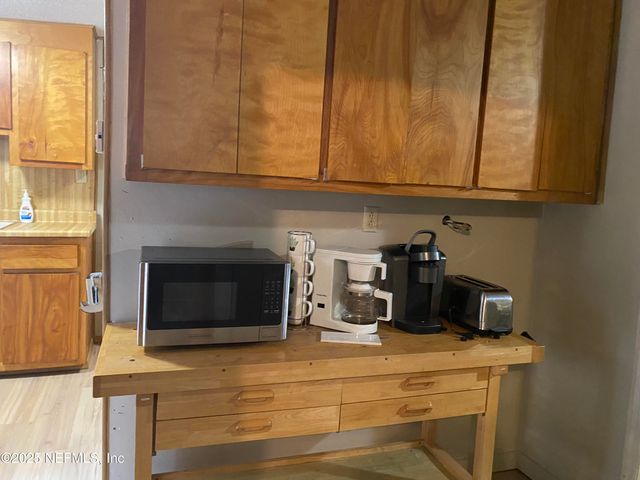 8093 BREEZY POINT Road E, Melrose, FL 32666