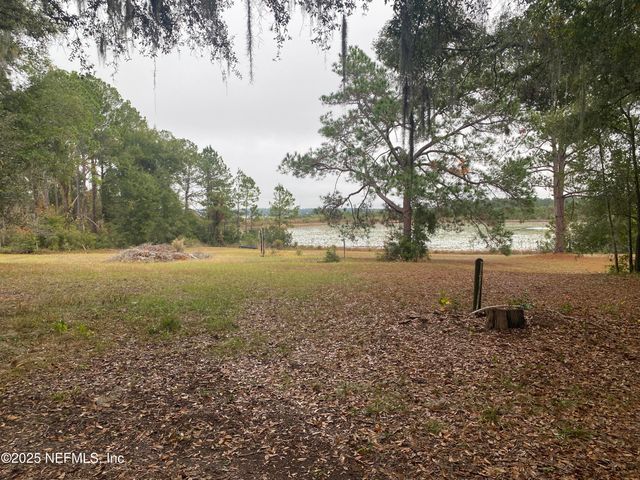 8093 BREEZY POINT Road E, Melrose, FL 32666