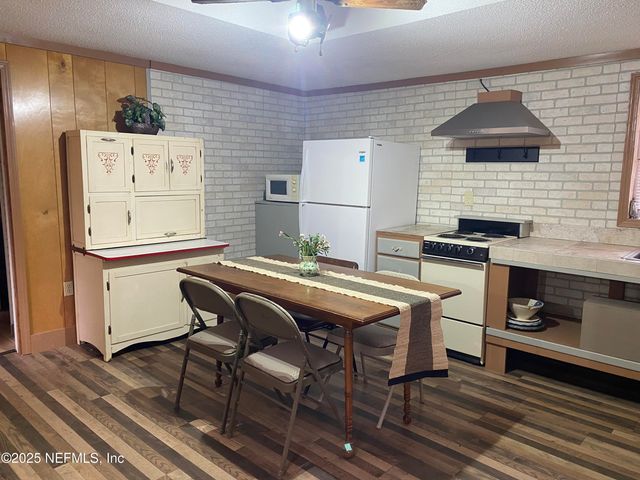 8093 BREEZY POINT Road E, Melrose, FL 32666