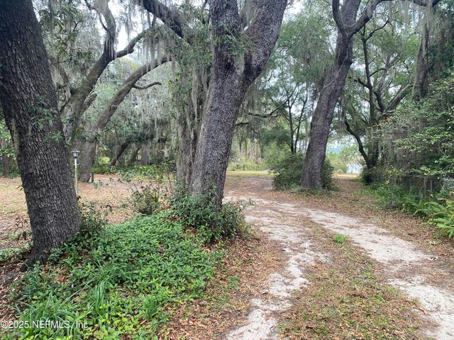 8093 BREEZY POINT Road E, Melrose, FL 32666