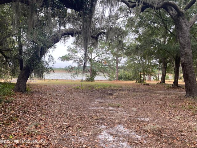 8093 BREEZY POINT Road E, Melrose, FL 32666