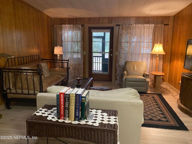 8093 BREEZY POINT Road E, Melrose, FL 32666