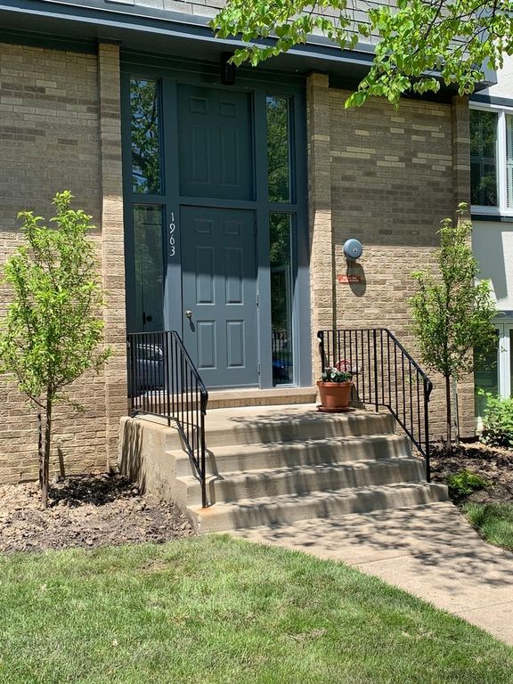 1963 Ammer Ridge Court 102, Glenview, IL 60025