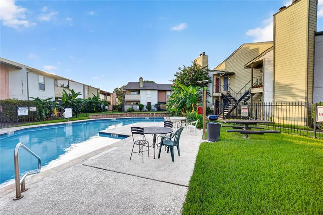 15534 Zabolio Drive 143, Houston, TX 77598