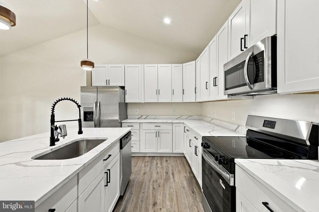 34 CIRCLE LN, Colonial Beach, VA 22443
