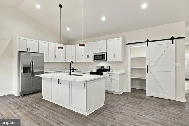 34 CIRCLE LN, Colonial Beach, VA 22443
