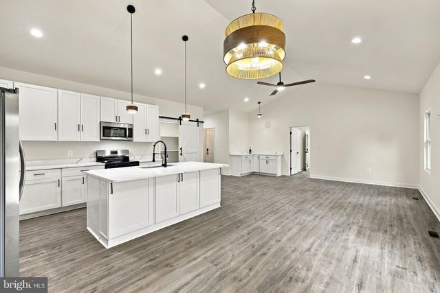 34 CIRCLE LN, Colonial Beach, VA 22443