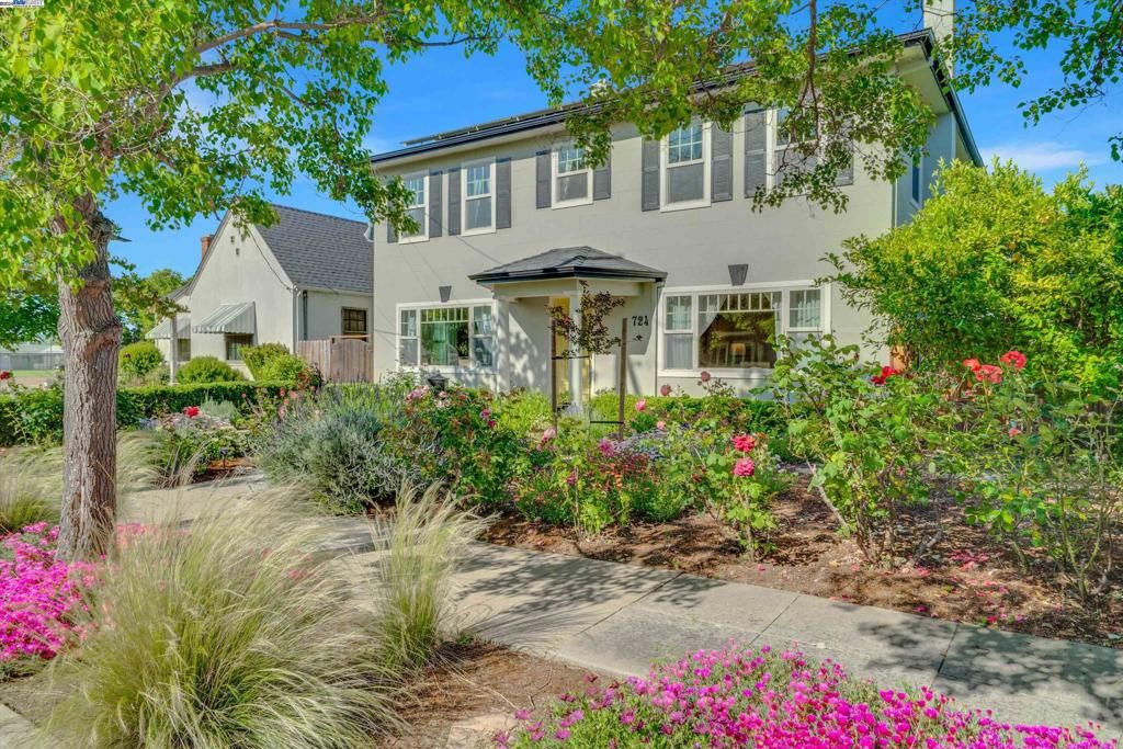 Image 1 of property listing at 724 S J St, Livermore, CA 94550
