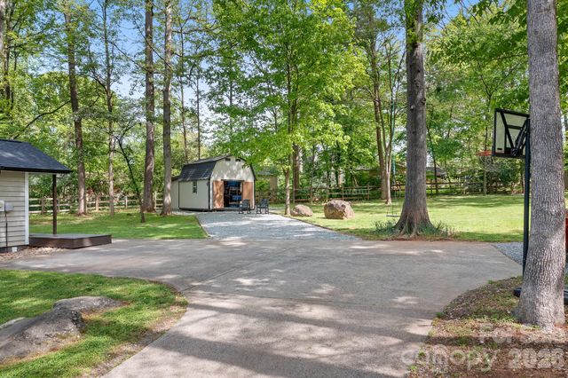 204 Nottingham Drive, Huntersville, NC 28078