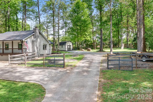 204 Nottingham Drive, Huntersville, NC 28078