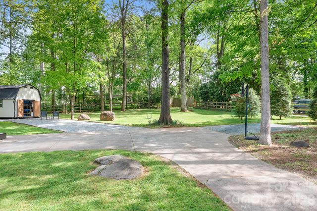 204 Nottingham Drive, Huntersville, NC 28078