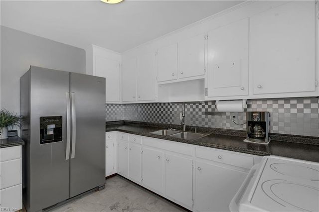 6386 Sterling CT, Gloucester, VA 23061