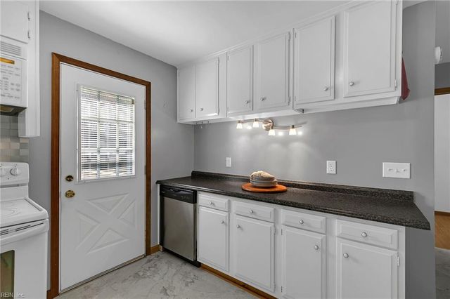 6386 Sterling CT, Gloucester, VA 23061