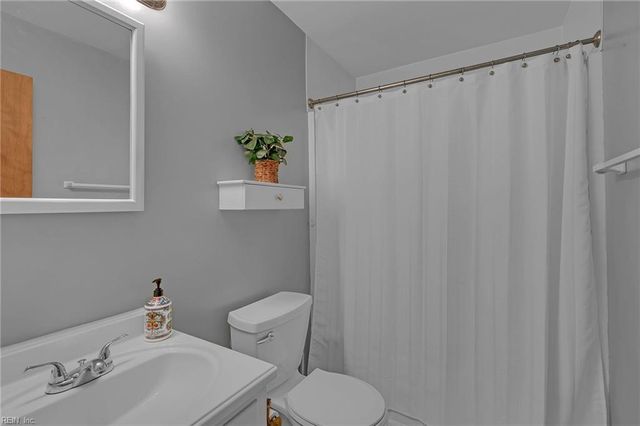 6386 Sterling CT, Gloucester, VA 23061