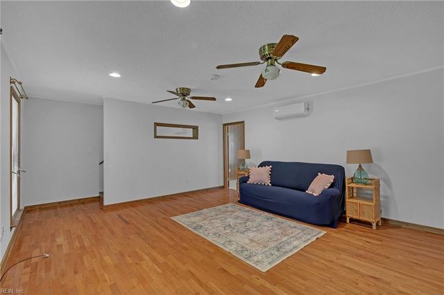 6386 Sterling CT, Gloucester, VA 23061