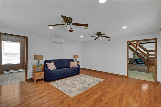 6386 Sterling CT, Gloucester, VA 23061