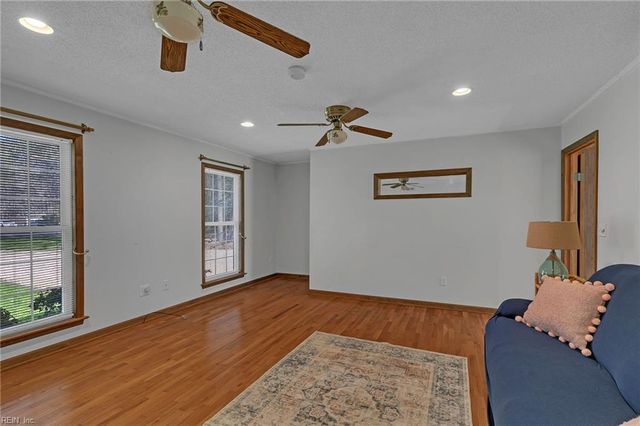 6386 Sterling CT, Gloucester, VA 23061