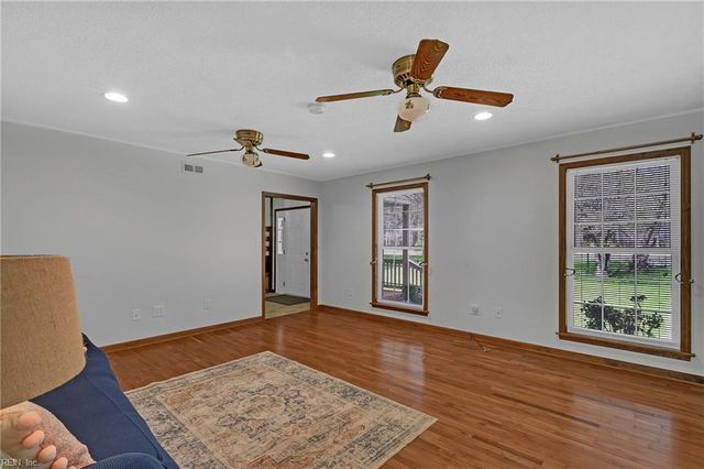 6386 Sterling CT, Gloucester, VA 23061