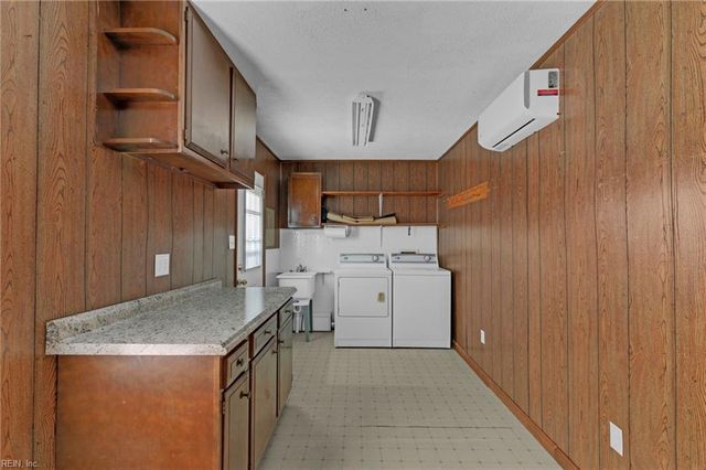 6386 Sterling CT, Gloucester, VA 23061