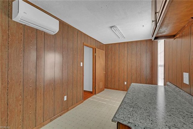 6386 Sterling CT, Gloucester, VA 23061