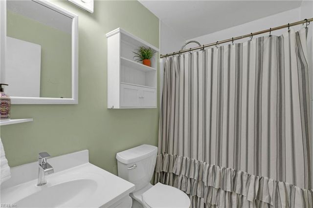 6386 Sterling CT, Gloucester, VA 23061