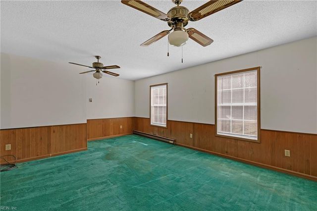 6386 Sterling CT, Gloucester, VA 23061