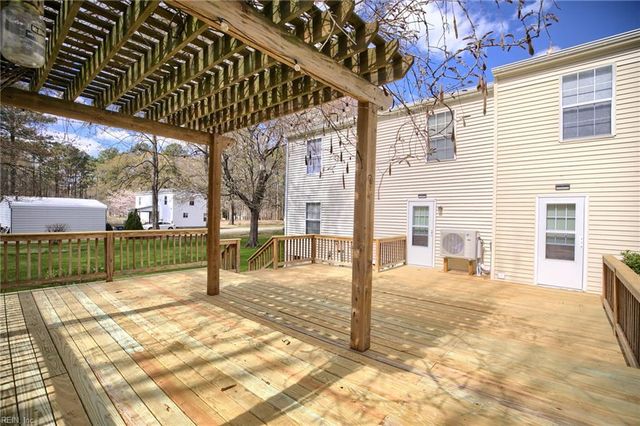 6386 Sterling CT, Gloucester, VA 23061