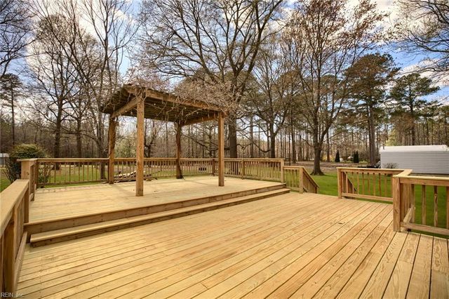 6386 Sterling CT, Gloucester, VA 23061