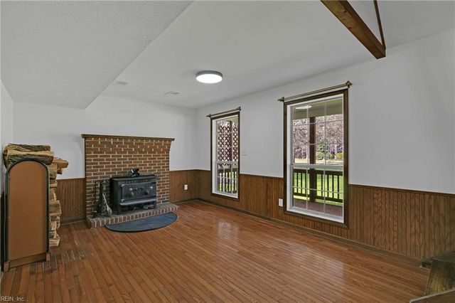 6386 Sterling CT, Gloucester, VA 23061