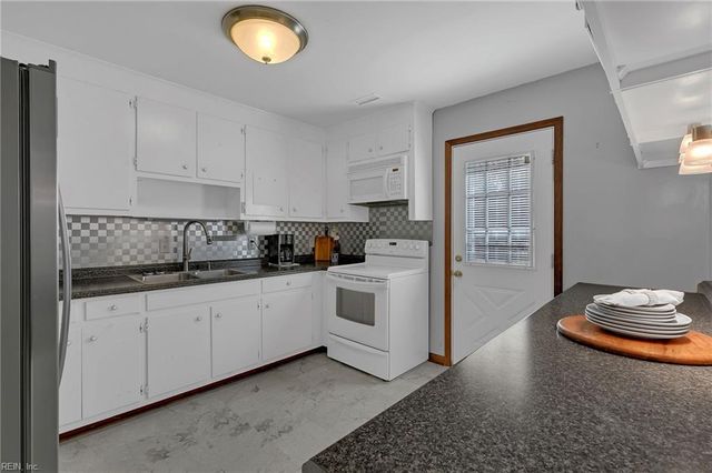 6386 Sterling CT, Gloucester, VA 23061