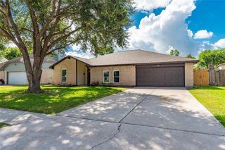 320 Creek Bend Drive, League City, TX 77573