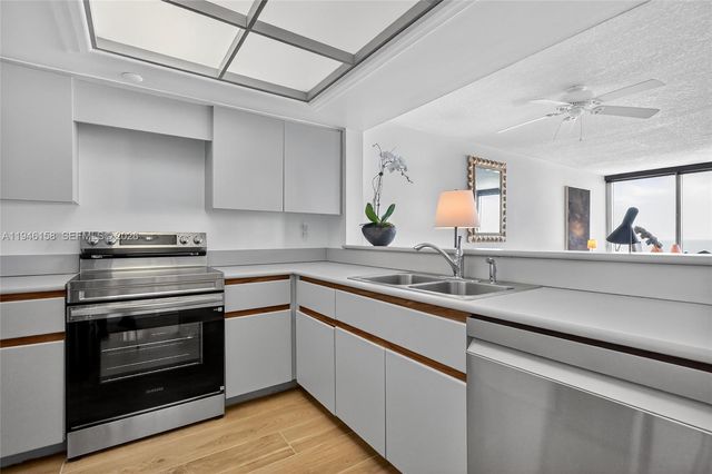 400 S Pointe Dr 1608, Miami Beach, FL 33139